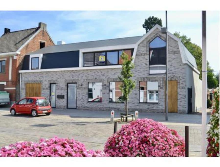 Leuk Overnachten In Hartje Laarne, Dicht Bij Gent! Bagian luar foto